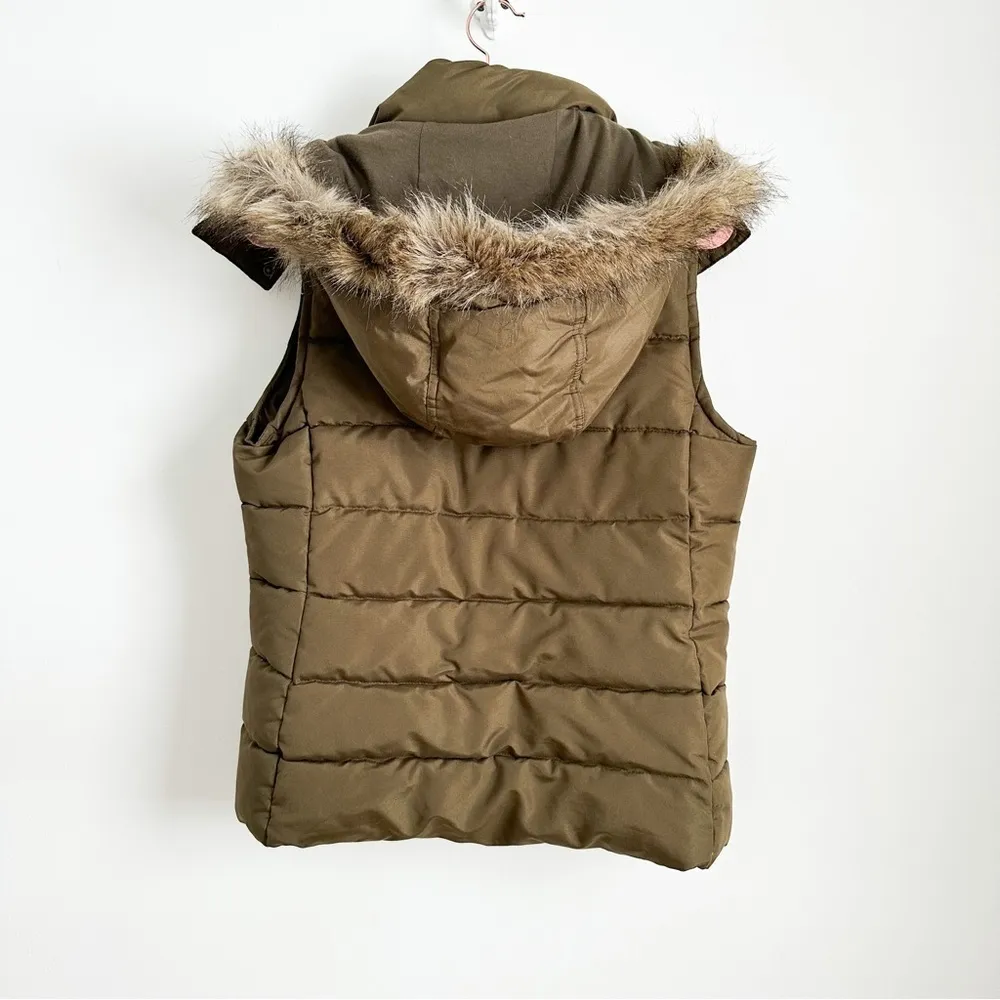 Army Green Hooded Puffer Vest Faux Fur Trim sz Medium - Image 2