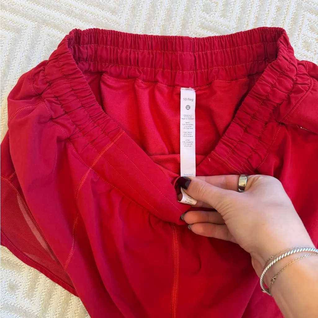 Lululemon women’s Hotty hot shorts 2.5” - Image 2