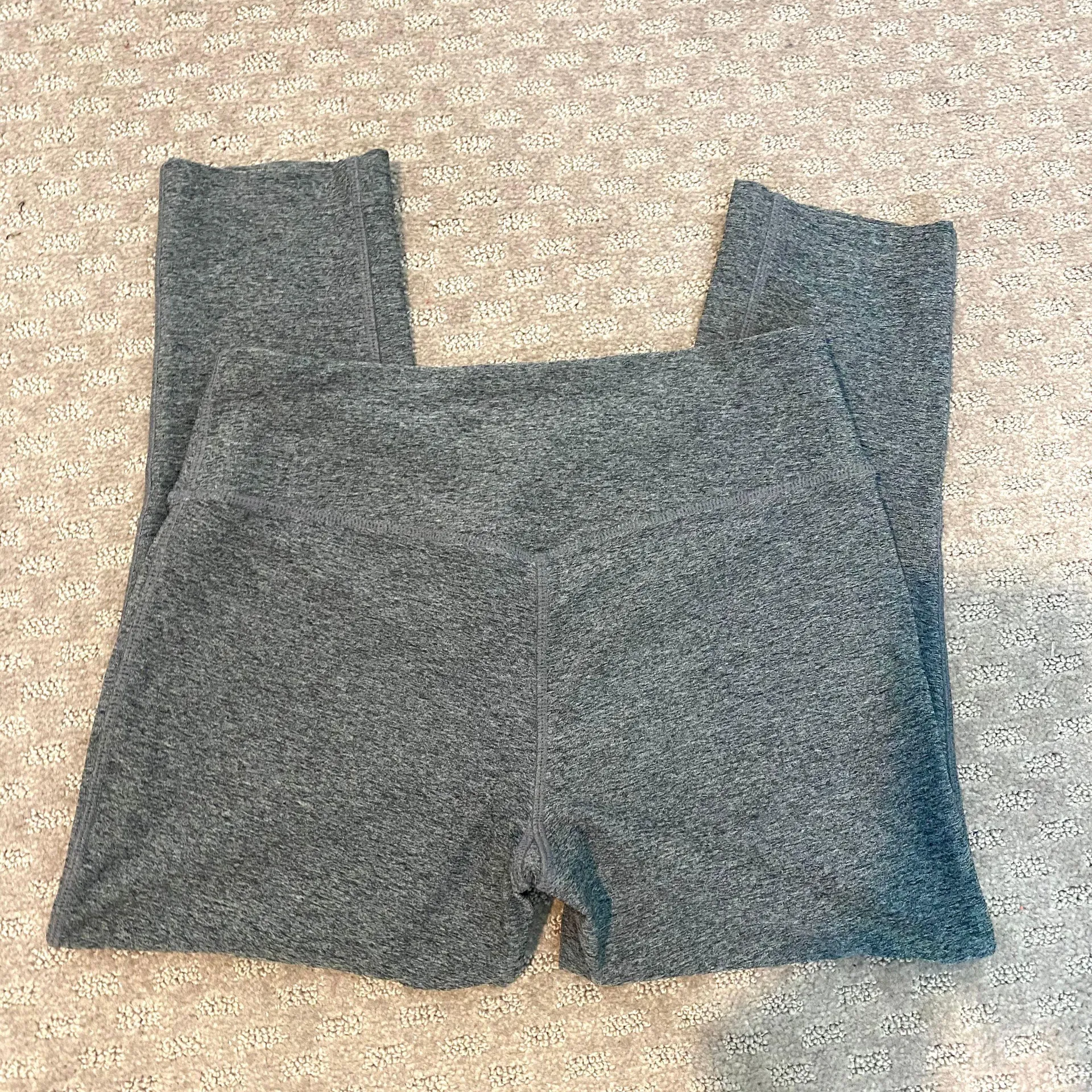 NWOT  cropped leggings. Sz S - Image 2