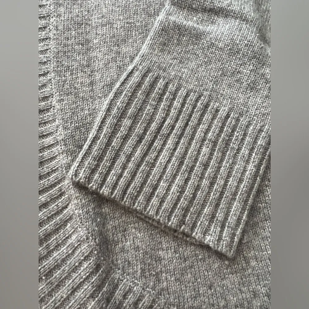 two bees cashmere | women’s Chinese Knot Cardigan. Size: M Gray Size M - Image 6