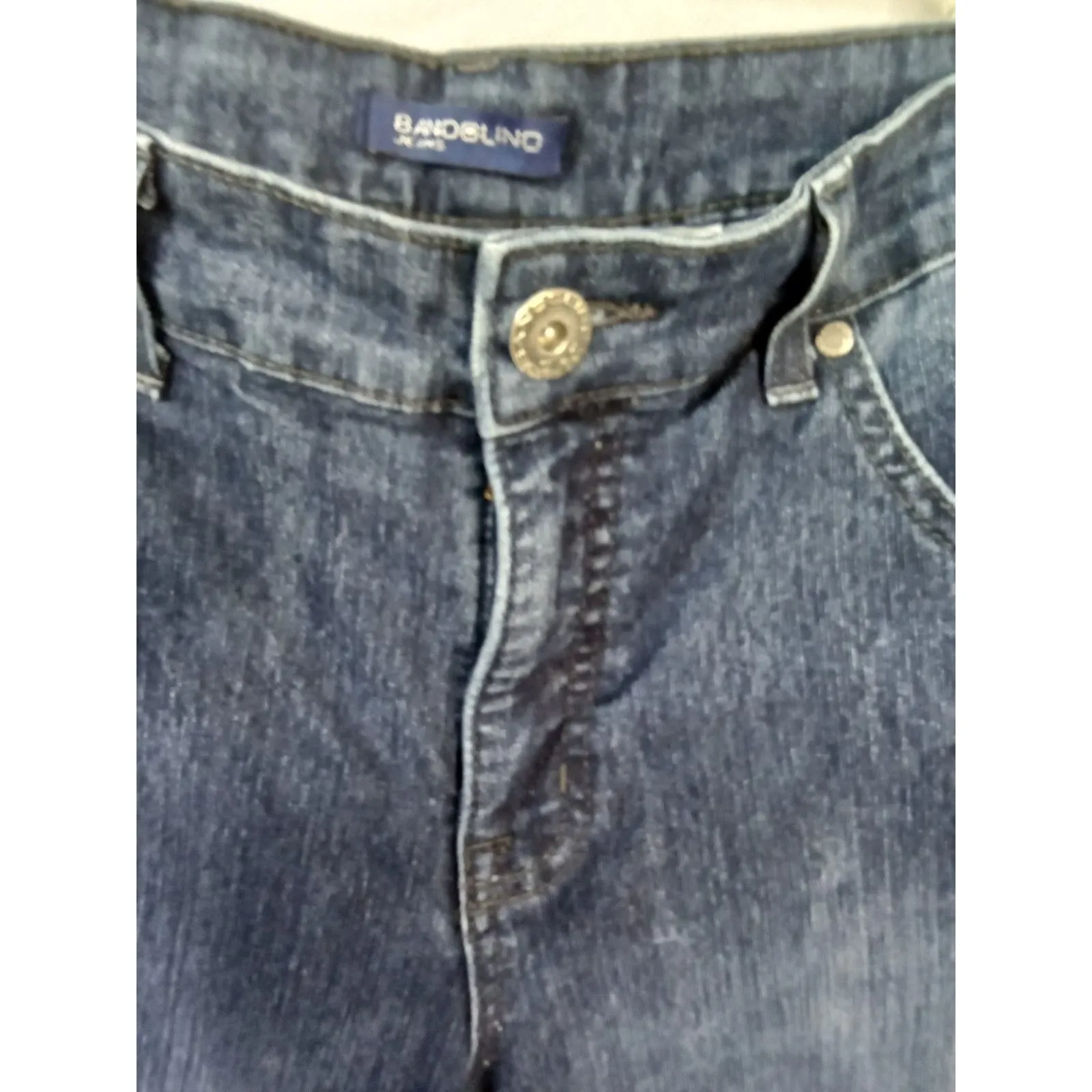 Bandolino Mandie‎ Straight leg Women's size 10 P Medium Wash Blue Denim jeans - Image 4