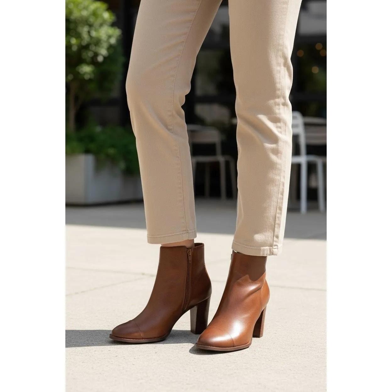 Clarks Womens Kacia Alfresco Size 5 Brown Leather Ankle Booties Heeled - Image 2