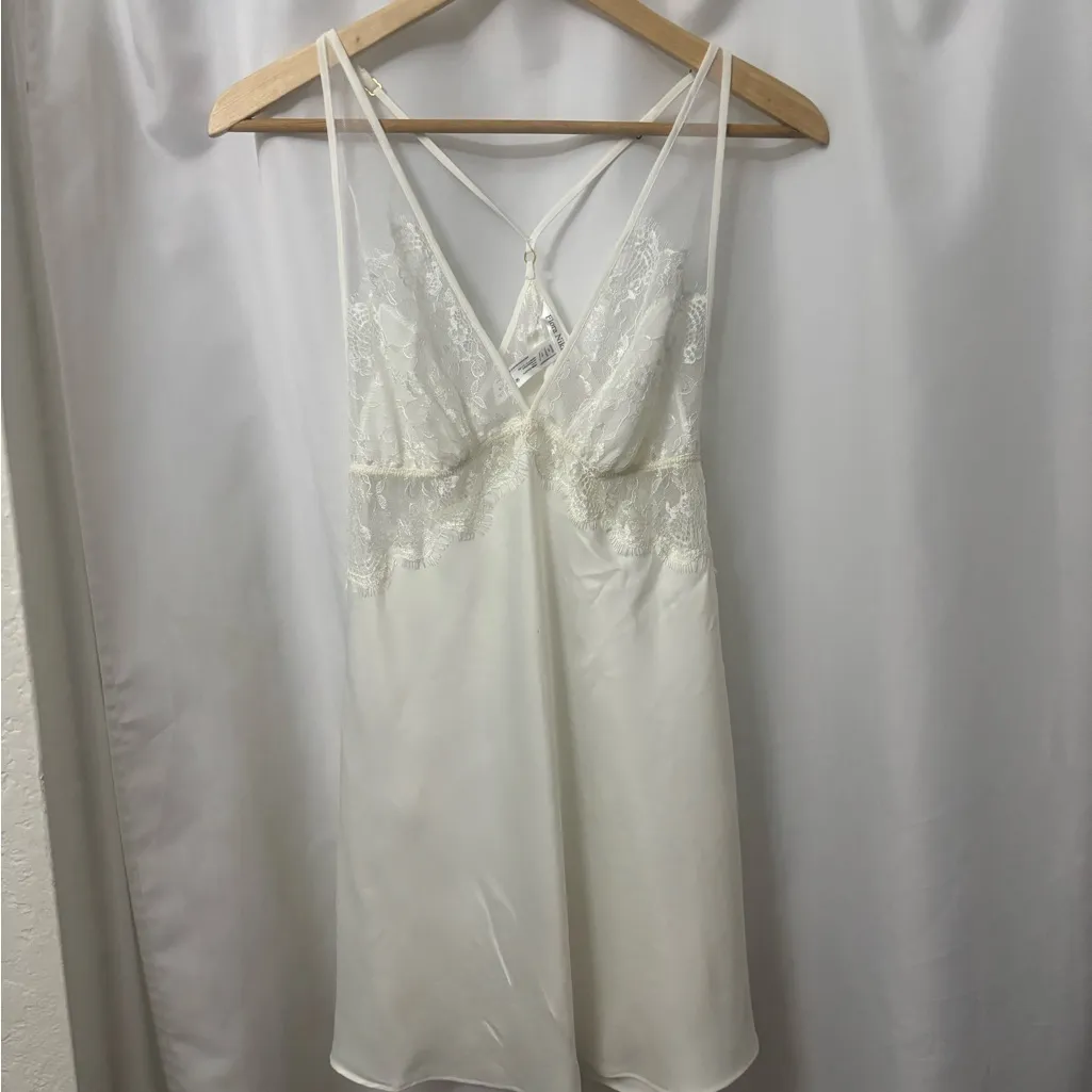 Flora Nikrooz Cream Lace Chemise - Image 2