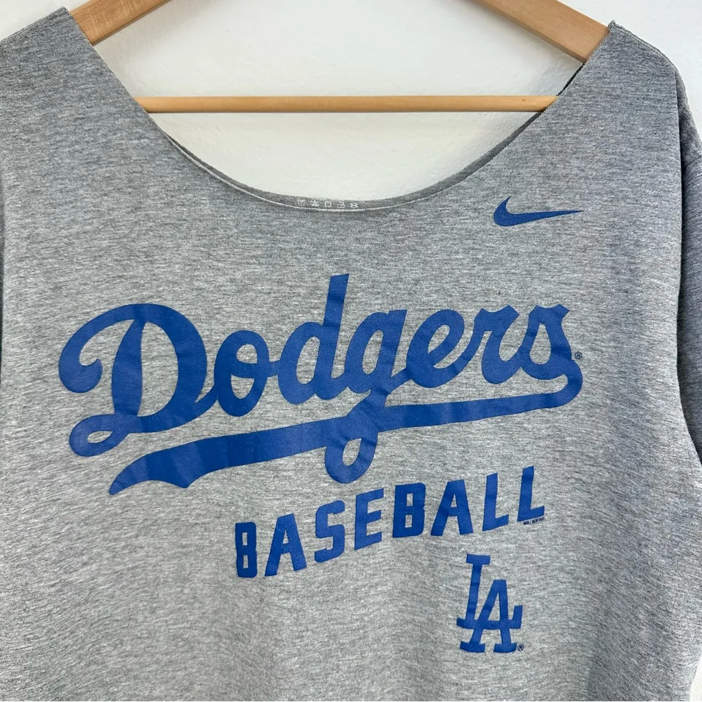 Gray Los Angeles Dodgers off-the-shoulder graphic tee - Image 2