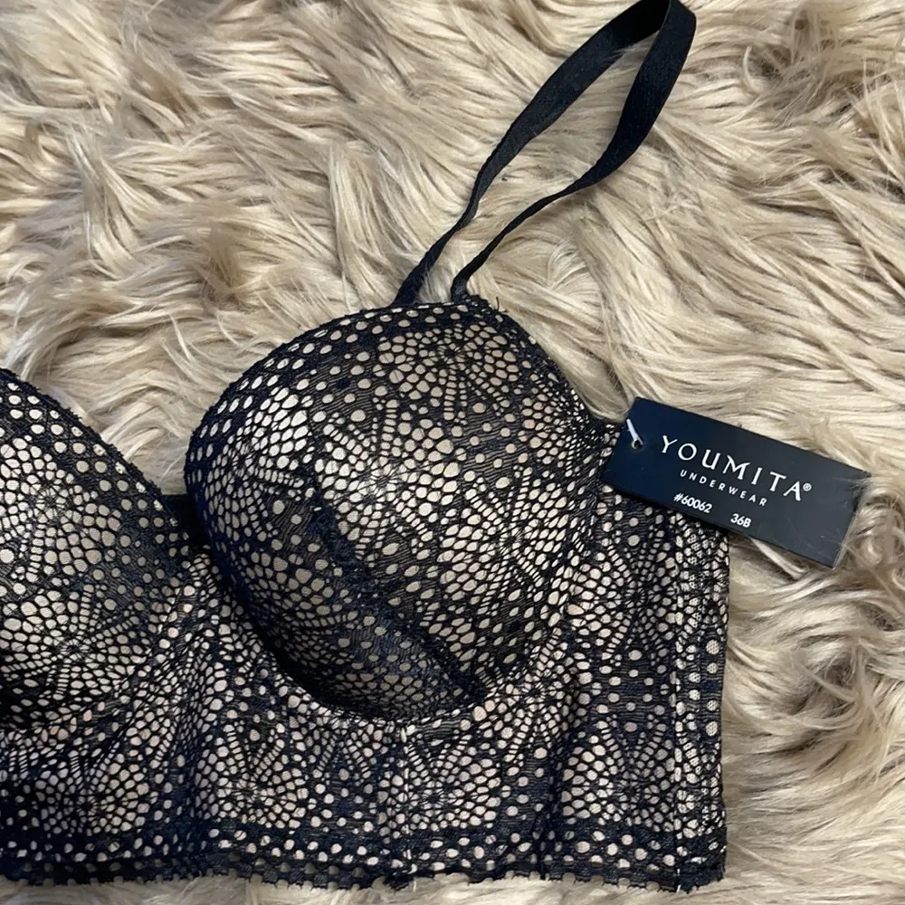 Lacey Padded Underwire Bra Size 36B Black - Image 2