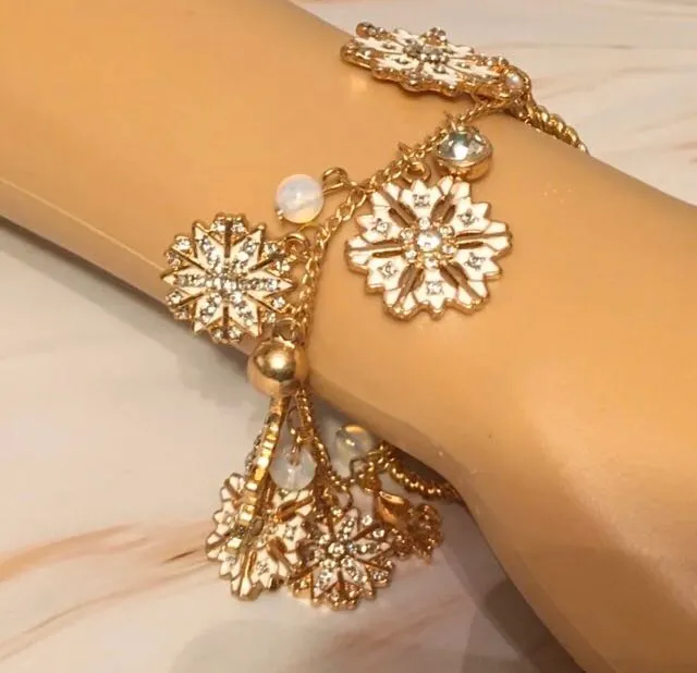Snowflake Charm Bracelet Gold - Image 2