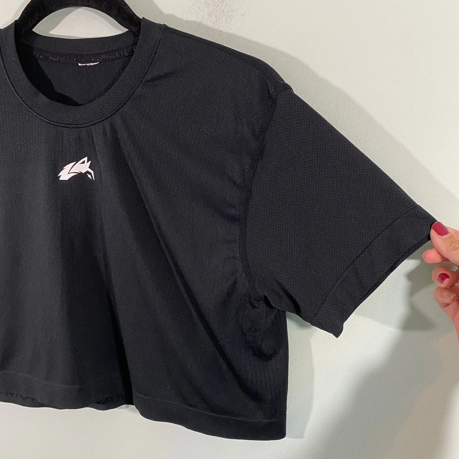 Alphalete Women Black Logo Short Sleeve Cropped Athletic Top - Image 3