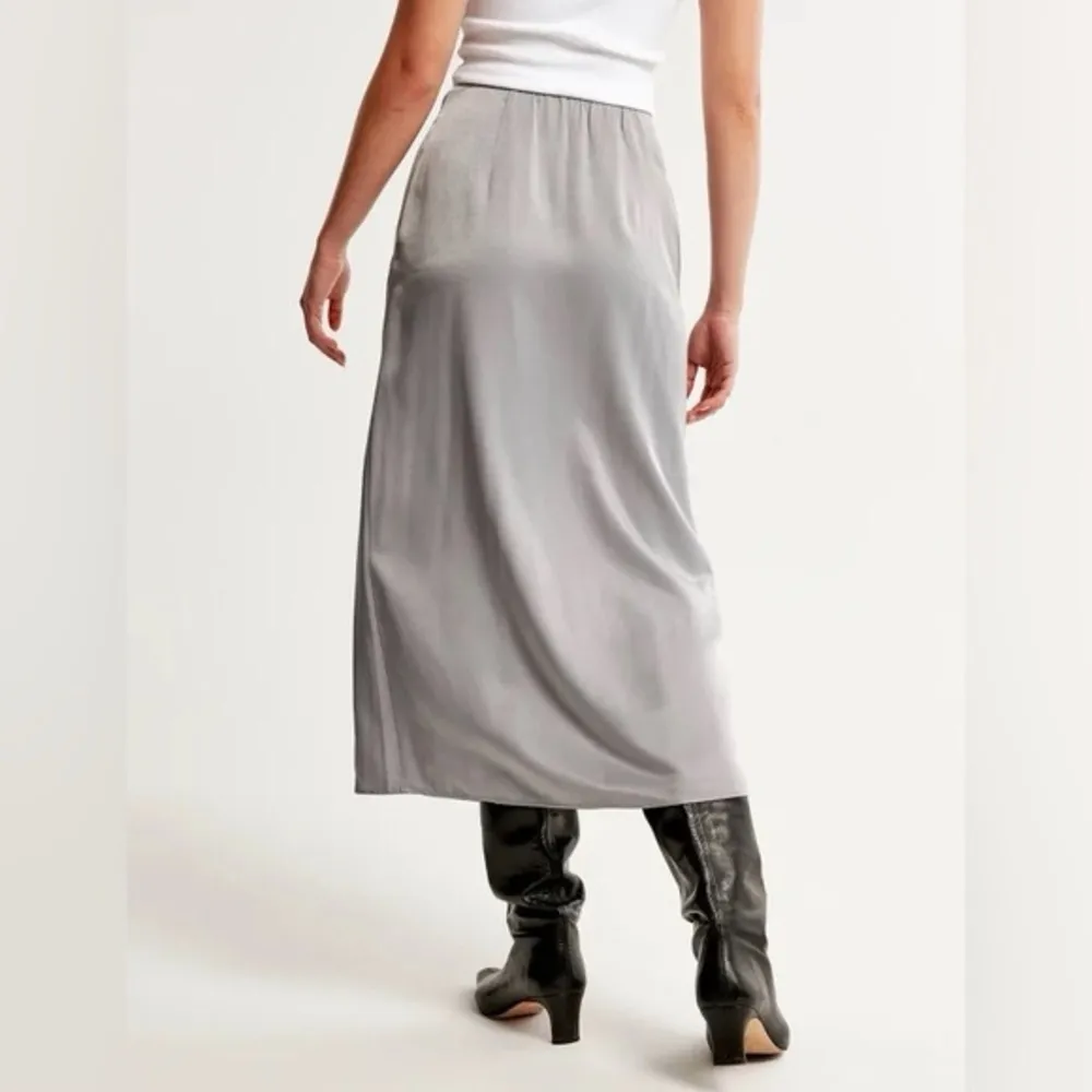 Abercrombie & Fitch Knotted Elevated Satin Midi Skirt - Image 3