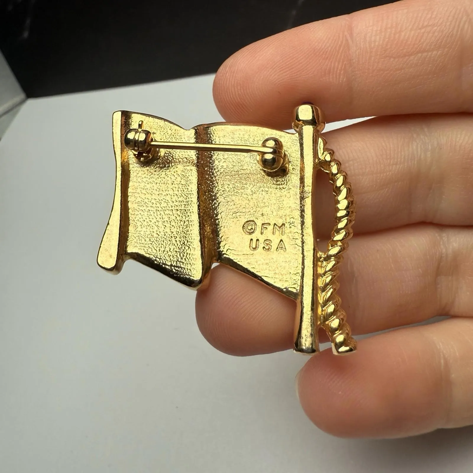 Franklin Mint American Flag Rhinestone & Enamel Brooch Pin Gold Tone FM USA - Image 7