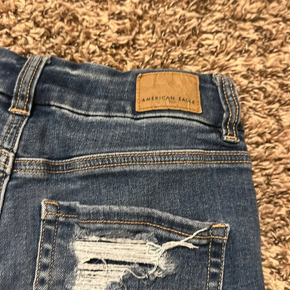American Eagle Curvy Hi-Rise Shortie Jean Shorts Size 2 - Image 3