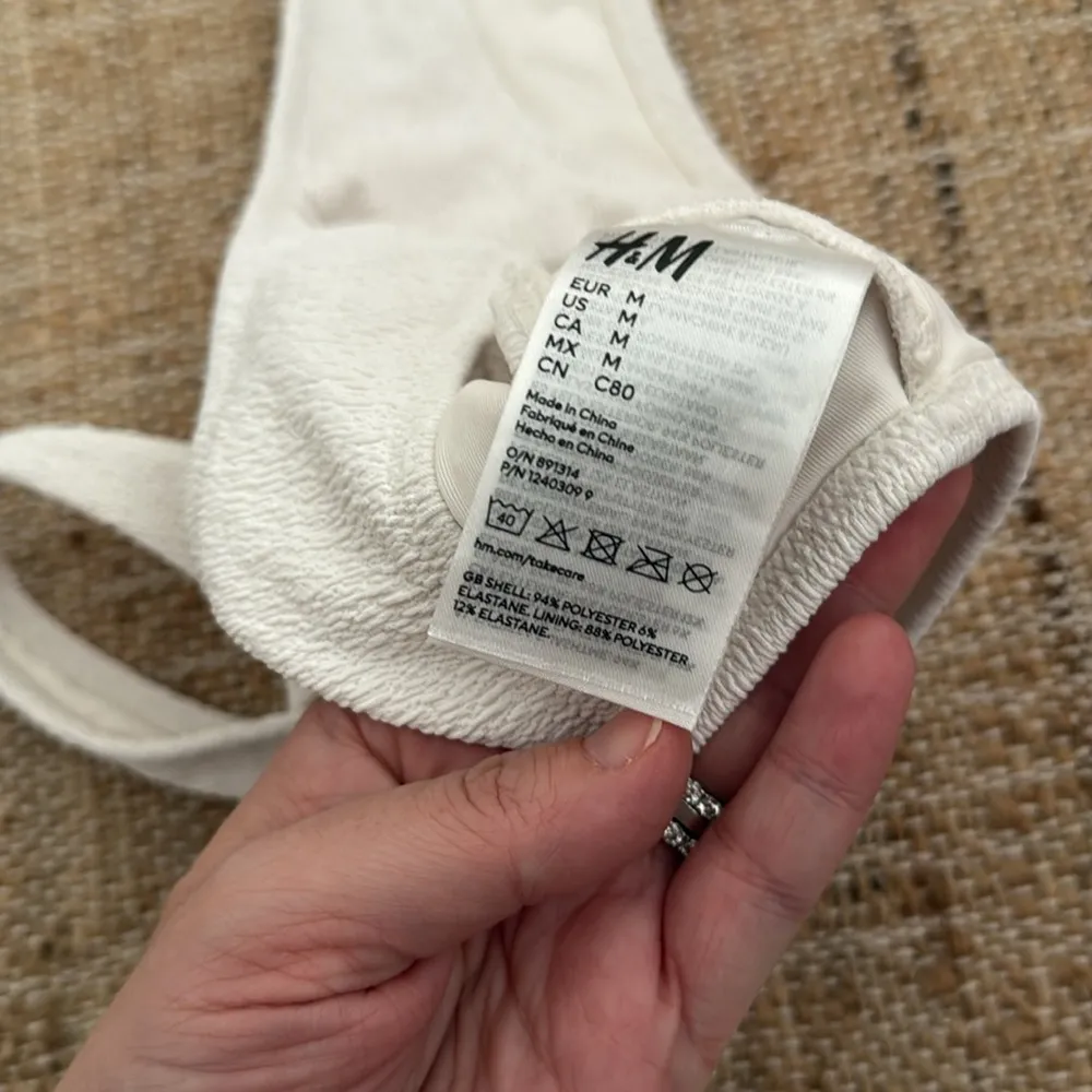 NEW H&M Textured White Bikini Set Medium Top Large Bottom - Image 5