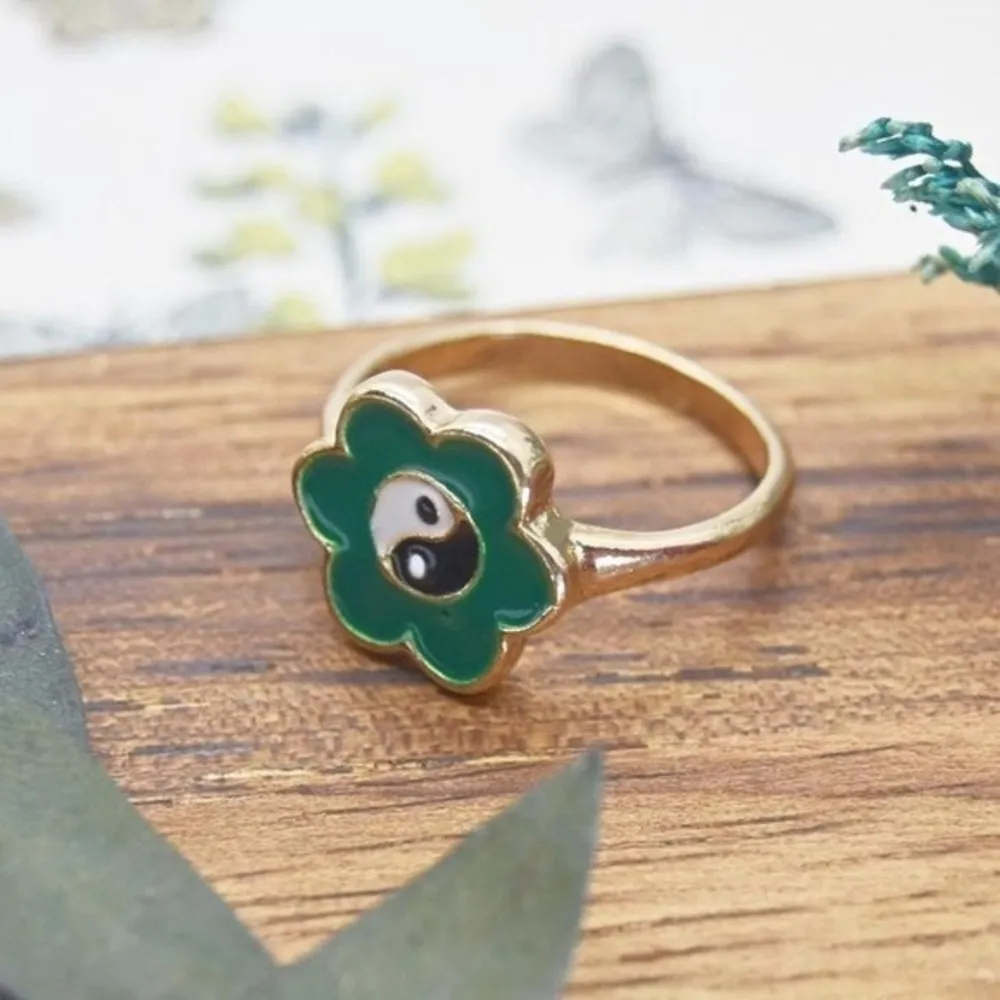 Yin Yang Flower Ring Green - Image 2