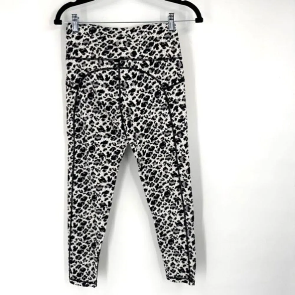 Zyia Snow Leopard 7/8‎ Compression Pants White Black Pockets Medium - Image 6