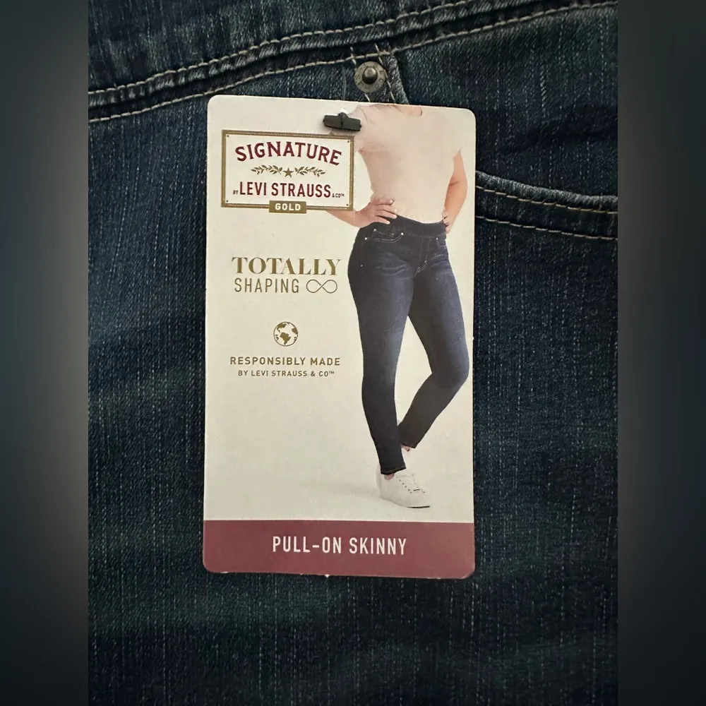 NWT Signature by Levi Strauss Women’s Pull On Skinny Jeans Contouring Size 28 Blue - Image 2