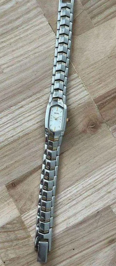 Seiko Vintage Ladies Watch Two-Tone Bracelet Stainless Hexagonal Dial Gold Hands - Image 6