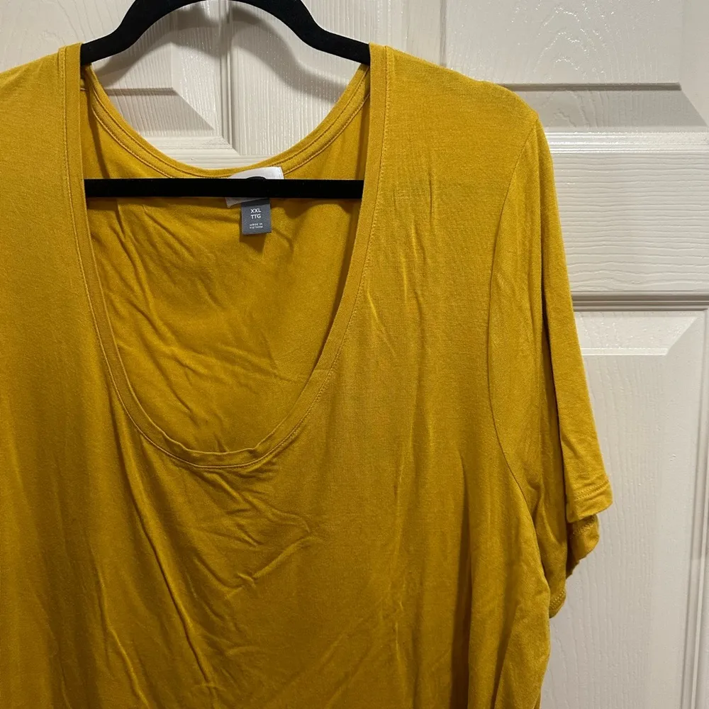 Old Navy luxe short sleeve scoop neck gold tee size XXL - Image 3