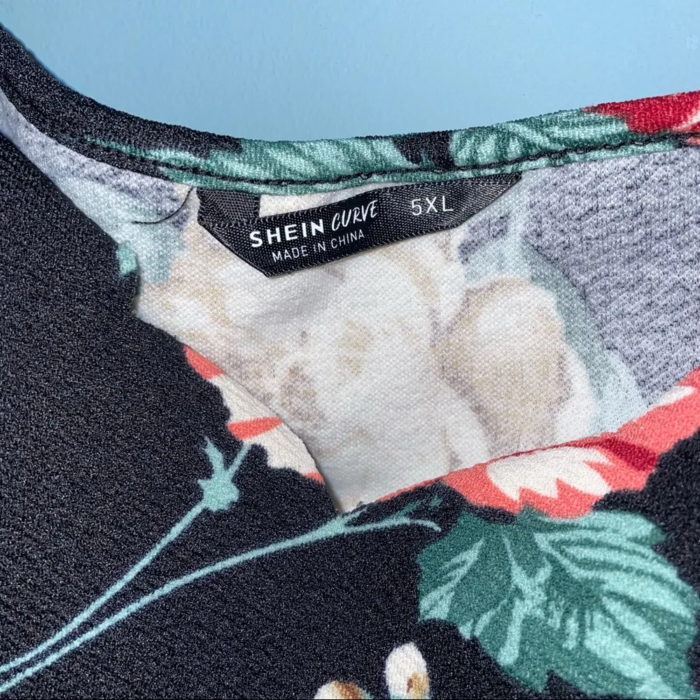 SheIn  Curve Floral Peplum Spaghetti Strap Top Size 5X - Image 2