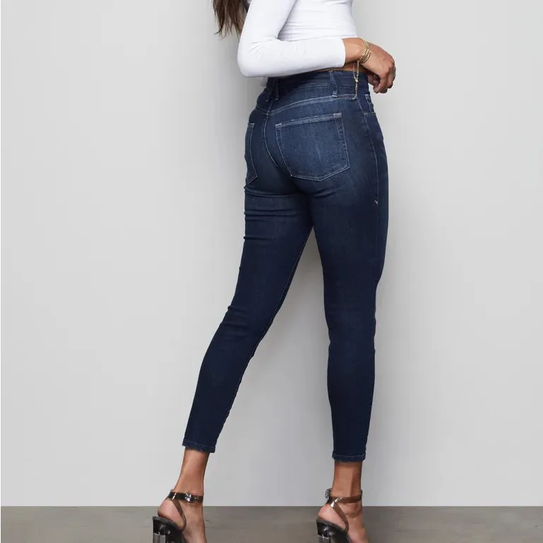 Good American Good Leg Crop in Blue 260 Size 0 or 25 - Image 3