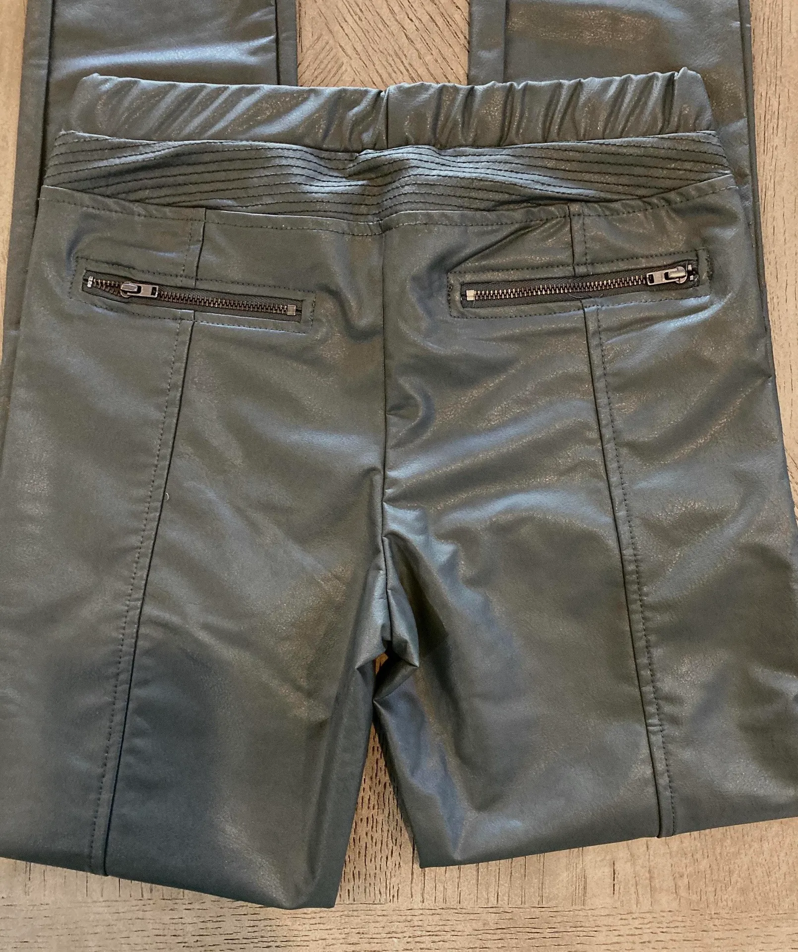 NWT  Gray/silver faux leather skin tight pants. Sz S - Image 5