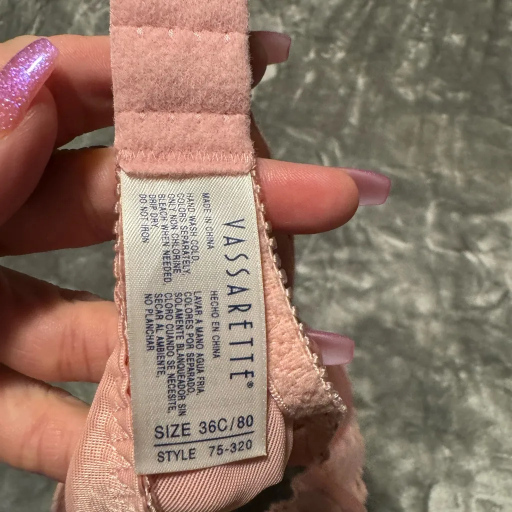 Vassarette Lace Underwire Bra in Soft Pink - Image 3