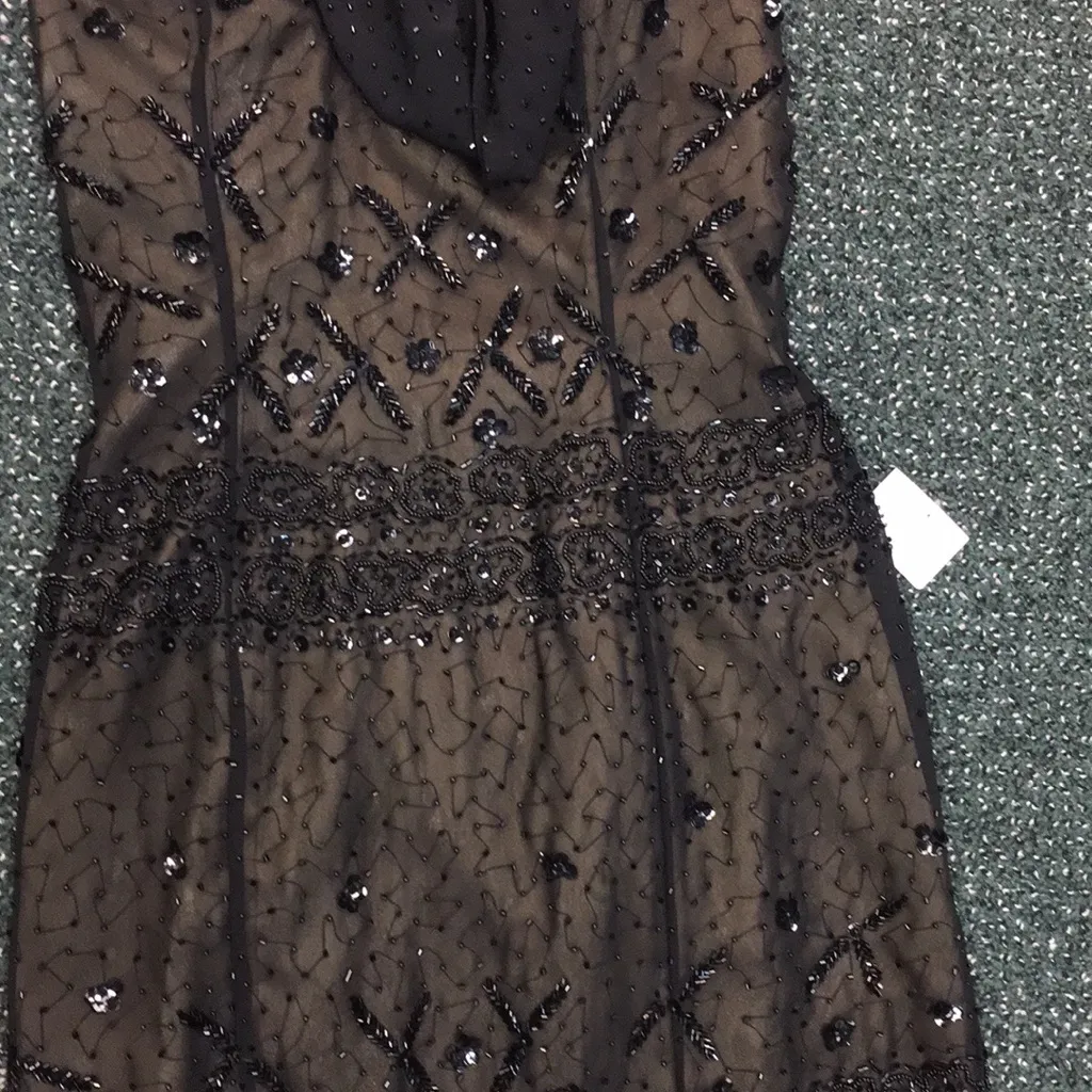 Long Formal Sequined dress black and gold Size 4 - Image 3