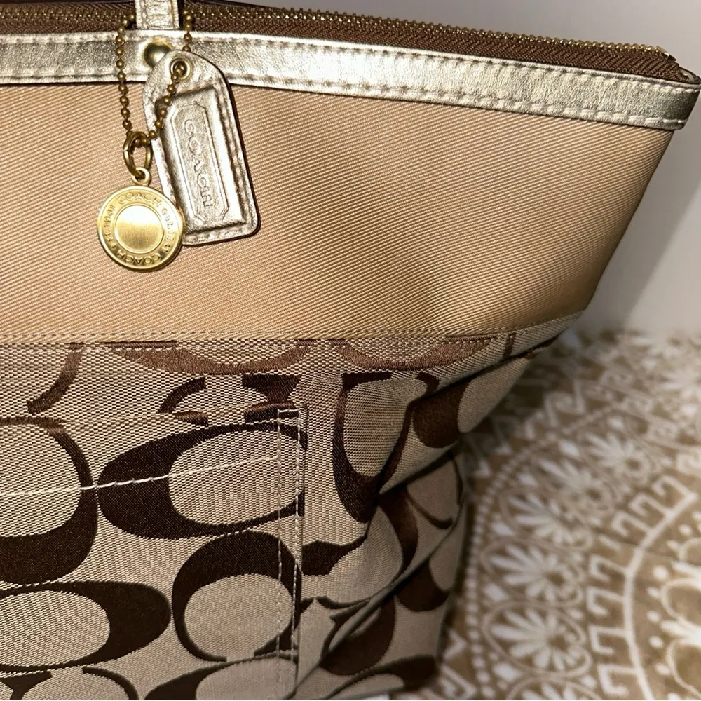 TOTE M0726-11692 SIGNATURE PRINT CANVAS HAND BAG PURSE TAN DUST BAG - Image 4