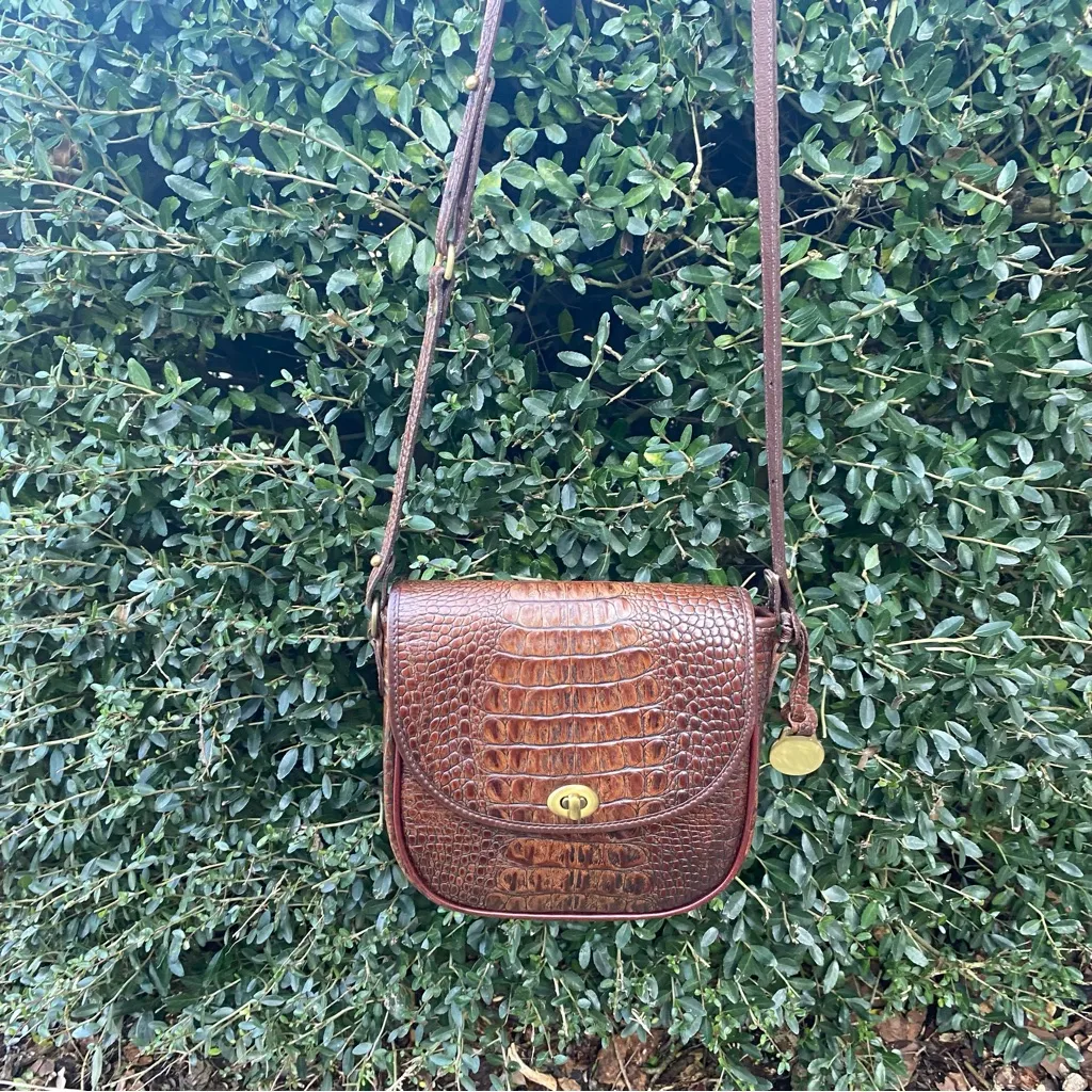 Vintage BRAHMIN Melbourne brown croc embossed leather Saddle shoulder bag purse - Image 3