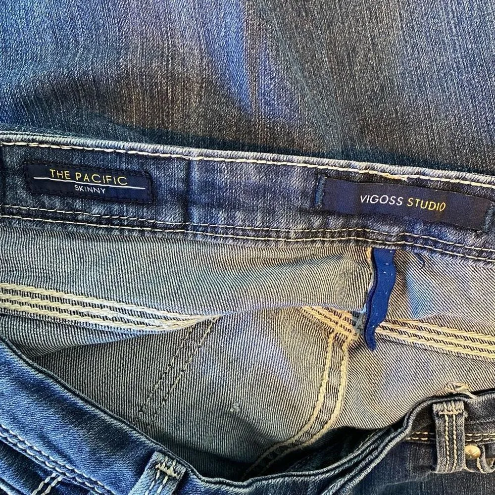 Vigoss Studio The Pacific Skinny Jeans Medium Wash Creased Denim Non Distressed - Image 5