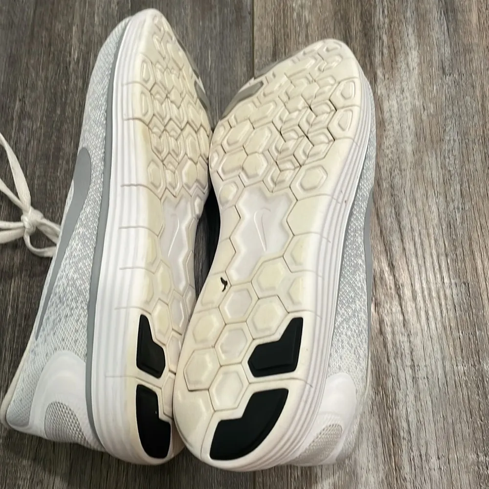 Nike free distance running shoes hyper jade/white size 8 - Image 7