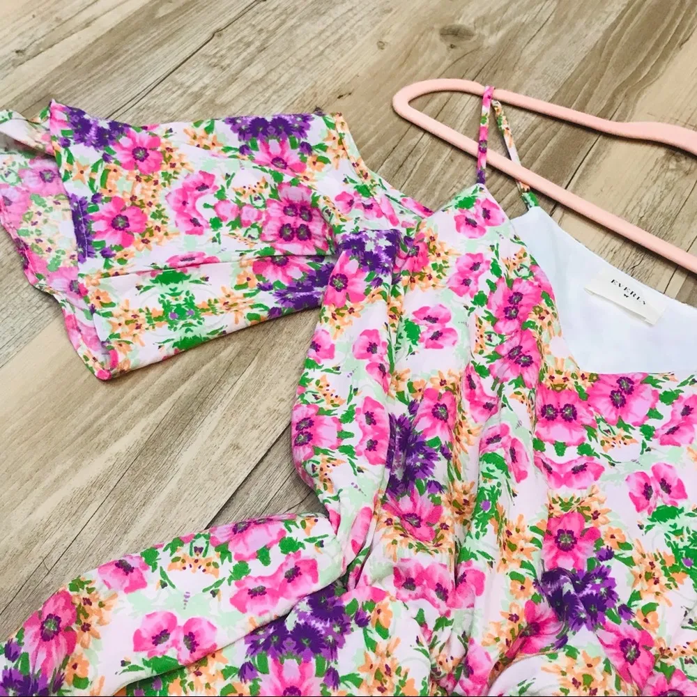 NWT Boutique floral cold shoulder romper size small - Image 9