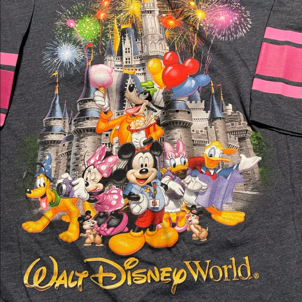 Walt Disney t-shirt sz M - Image 2