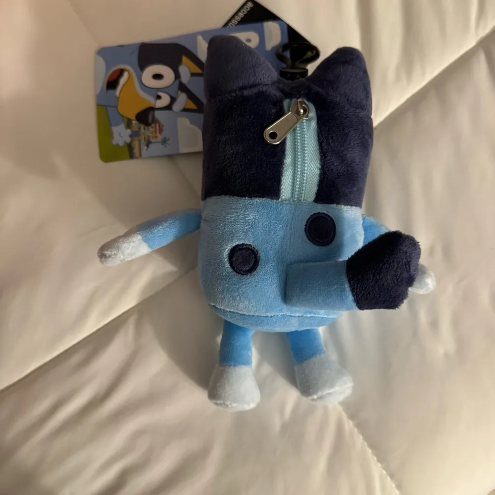 Disney Bluey bag clip plushie - Image 2