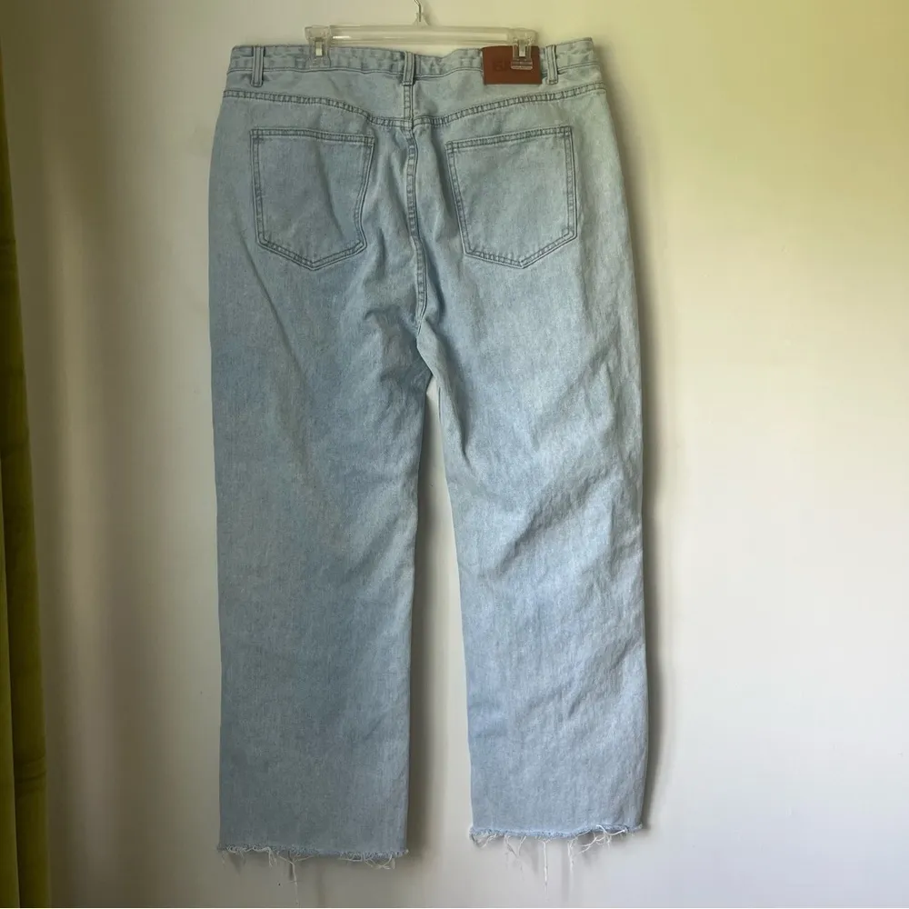 Arlington High Rise Straight Leg Light Wash Denim Jeans 14 - Image 15