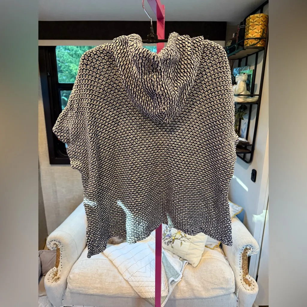 Splendid Navy and White V-Neck Sweater XS - Image 2