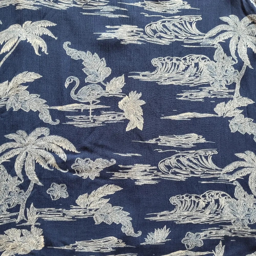 a.n.a. Oasis Convo Navy Flamingo, Palm Tree, and Wave Print V-Neck Tank Size Med - Image 2