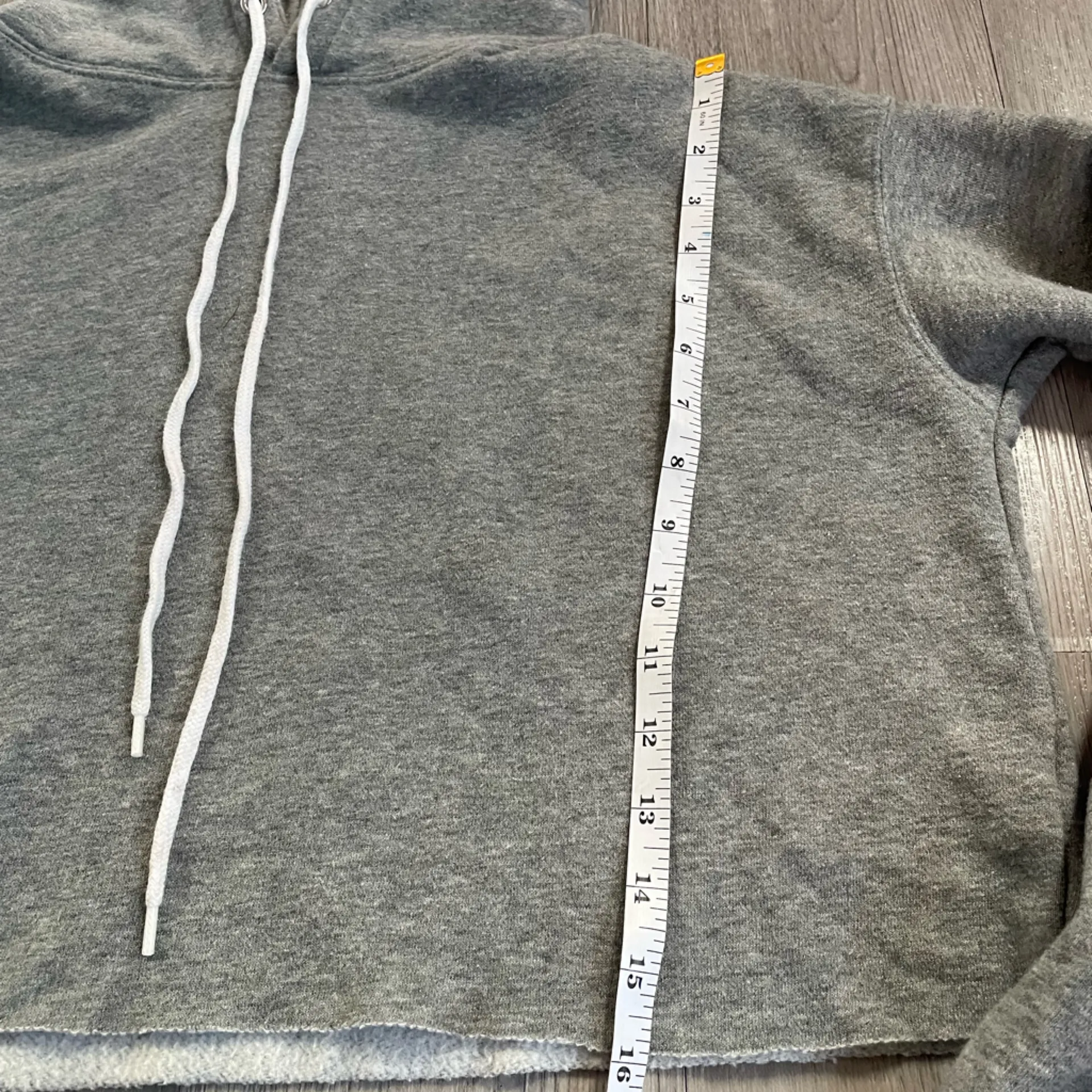 Wild Fable Gray Raw Hem Cotton Fleece Cropped Hoodie Size Medium - Image 3