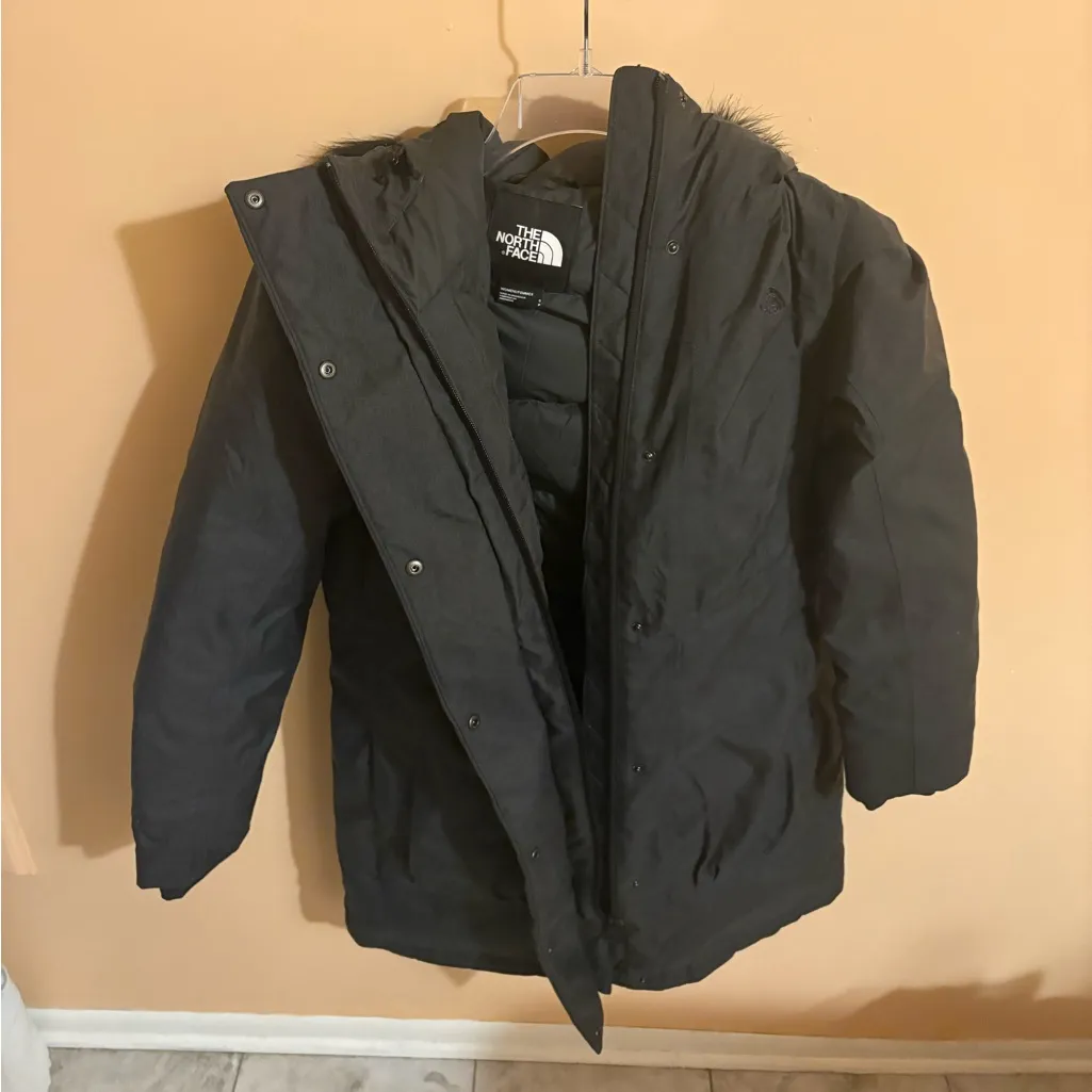 The North Face Downtown Parka in Charcoal - Image 2