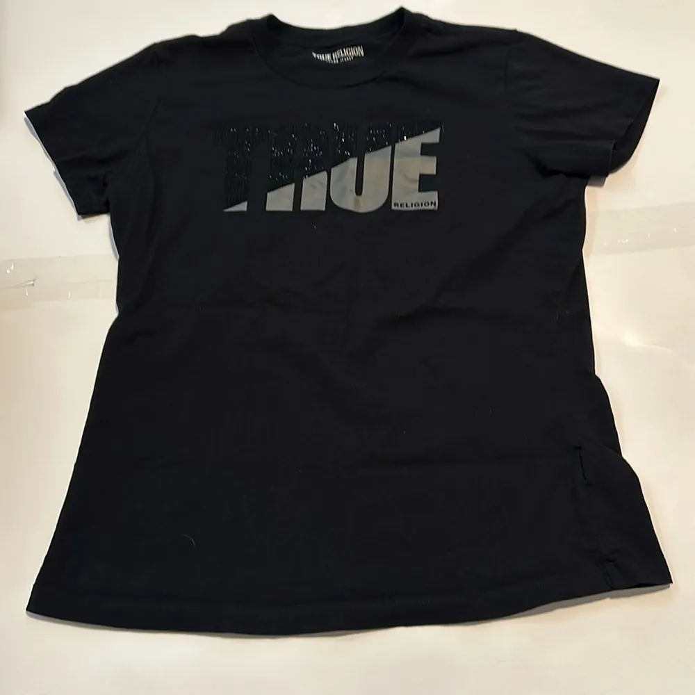 True Religion Black Large Rhinestone Grey Short Sleeve Womens Y2K - Image 2