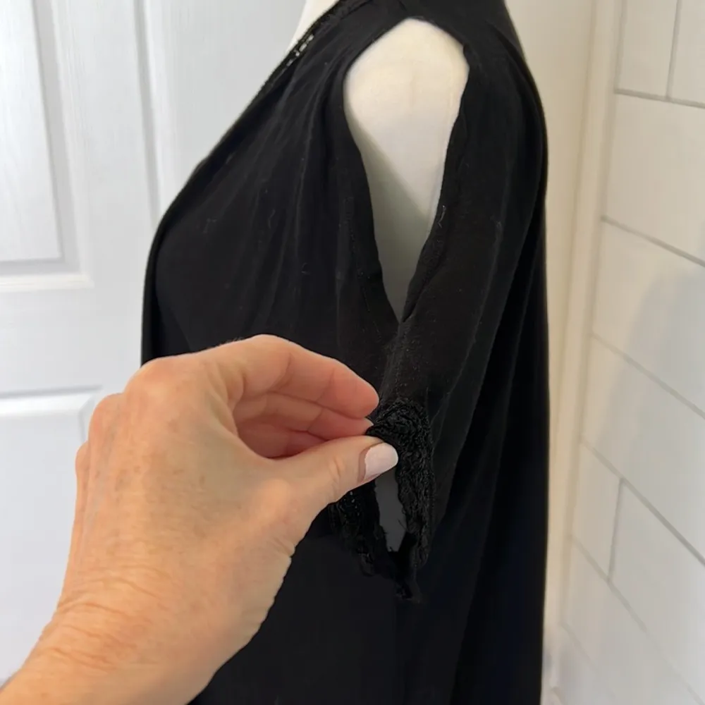 XCVI Black Cold Shoulder Fringe Bottom Kimono. Size Small. - Image 12