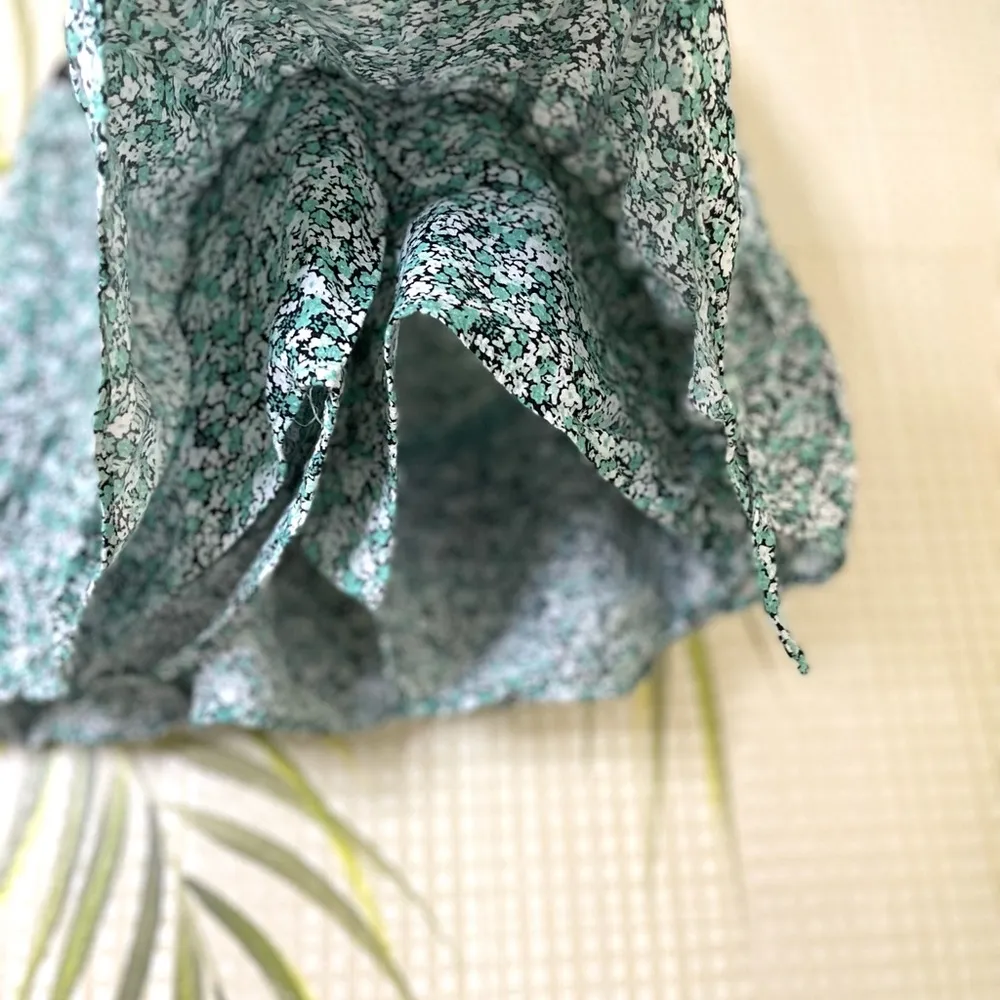 Zara ruffled mini skirt Size L green white floral pattern - Image 6