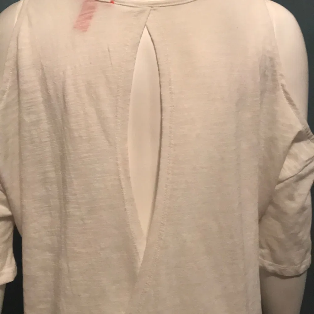 C&V Chelsea & Violet Openback Cold Shoulder Tee L - Image 5