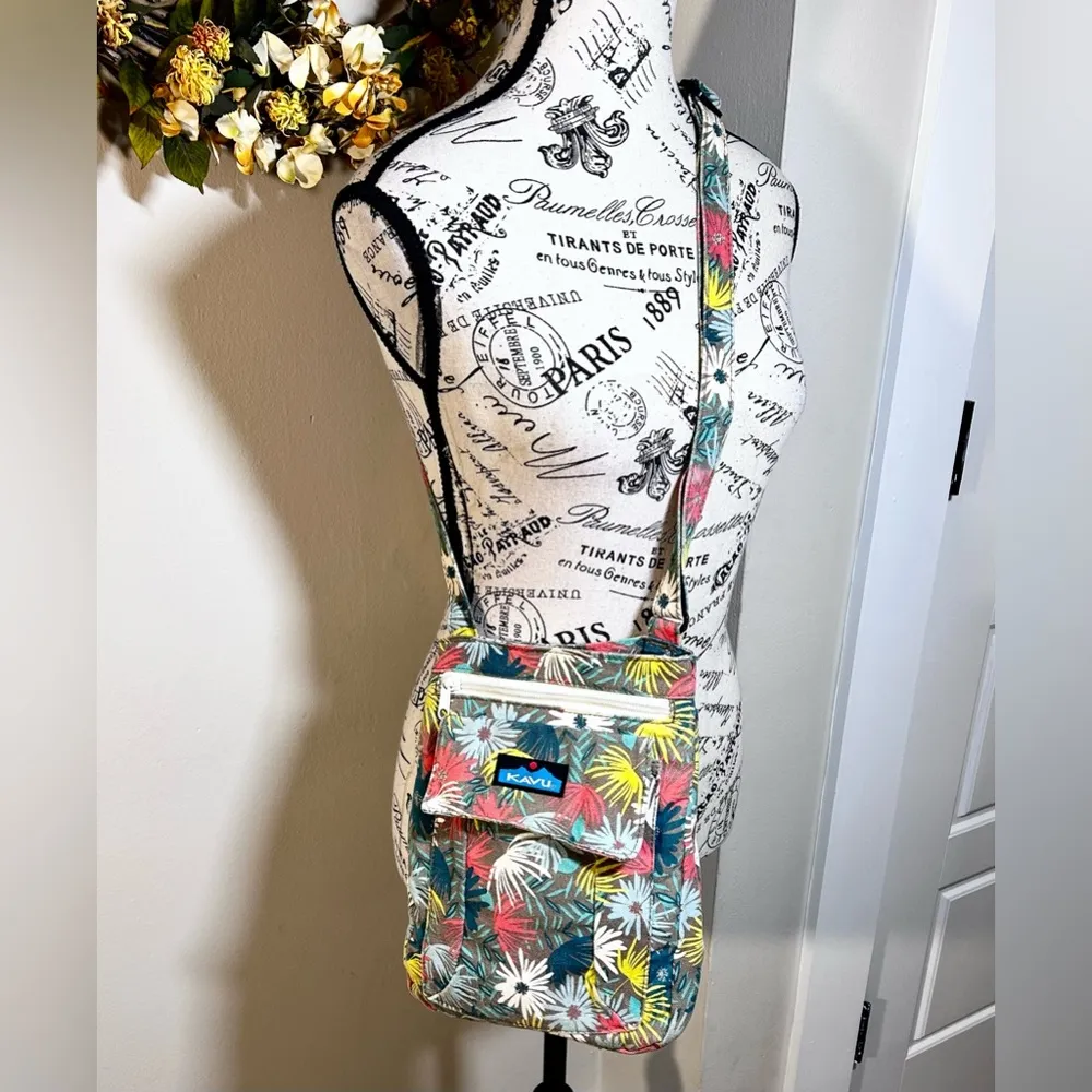 KAVU Keeper Floral Cotton Canvas Crossbody Bag With Adjustable Strap - Image 4