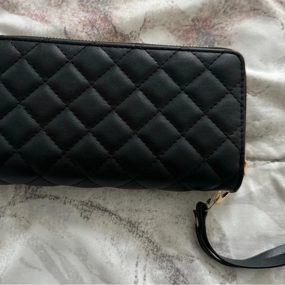 NWT Vegan Black quilted gold logo two zipper wristlet wallet, size 7”x4”, fall - Image 14