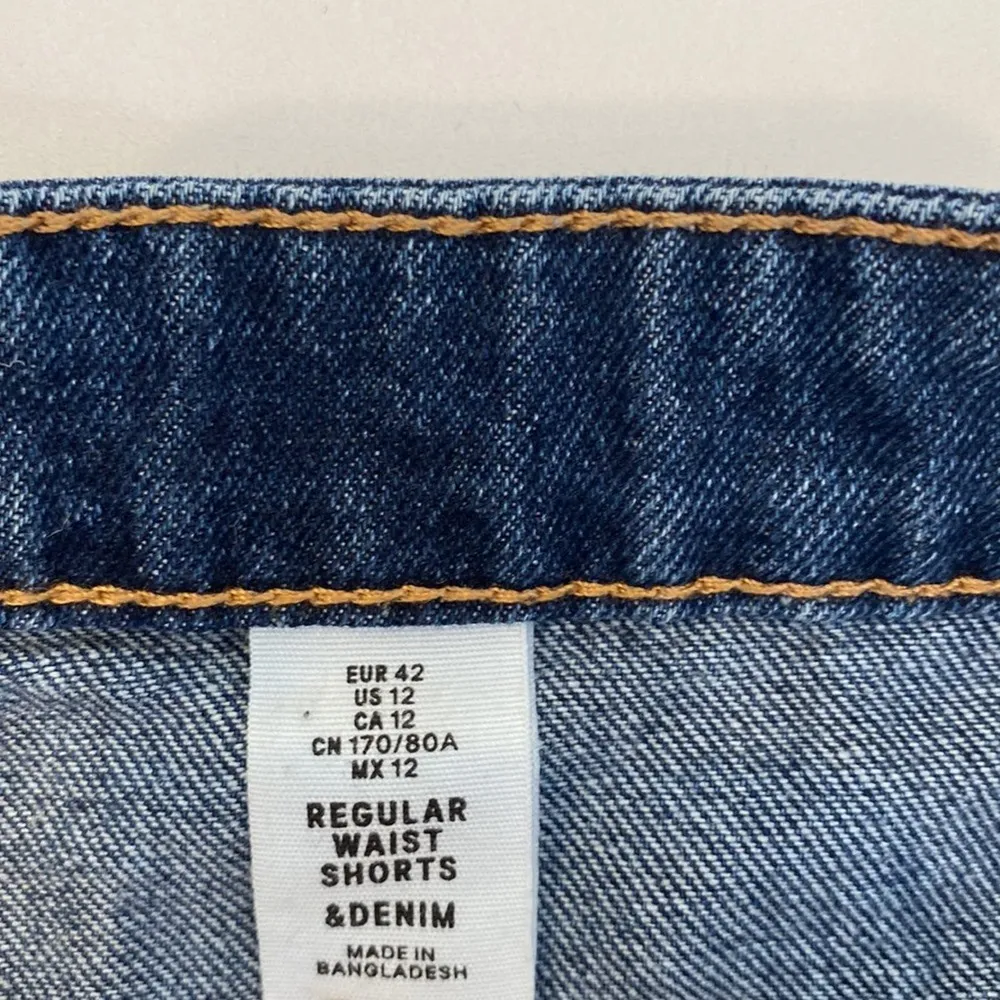 &Denim by H&M Women’s Medium Wash Blue Denim Jean Shorts Cuffed Hem EUC Sz 12 - Image 9