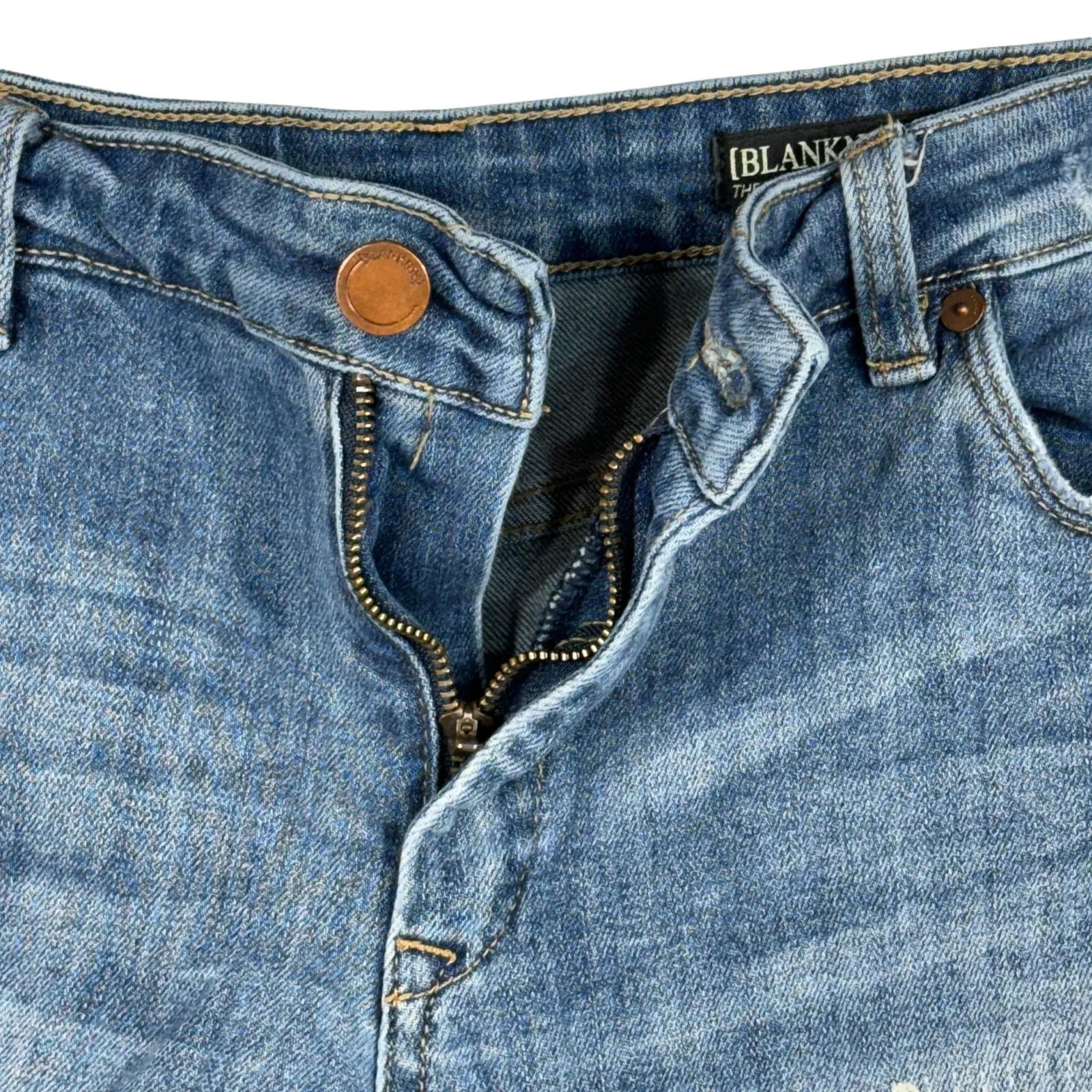 Blank NYC SZ 29 The Fulton Jean Shorts Distressed Zip-Fly Frayed Pockets Cuffed - Image 4