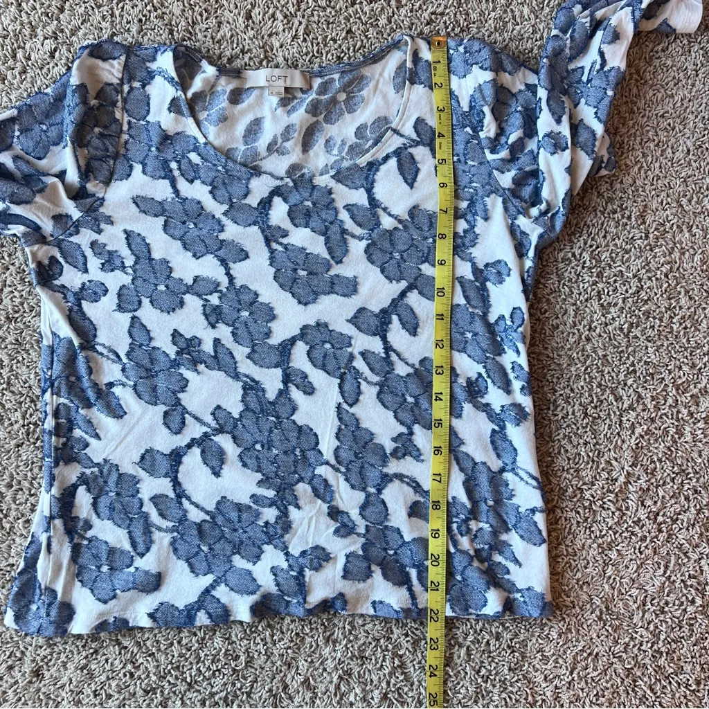 Loft Knit Top Blouse Frayed Denim Look Flowers Women’s Size Medium H6 - Image 7