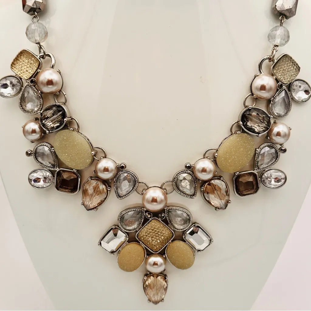CHICO’S Pearl Crystal Druzy Cluster Silver BIB Statement Necklace - Image 5