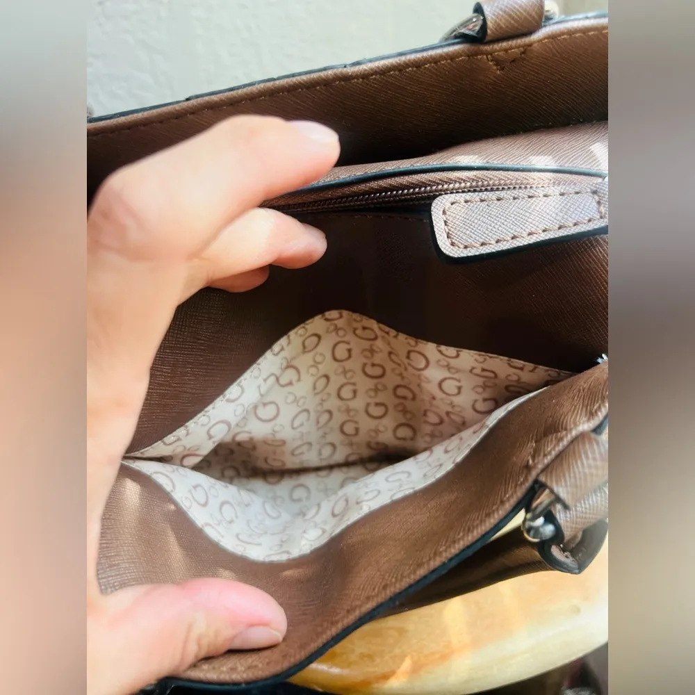 Guess brand bag brown color - Image 5