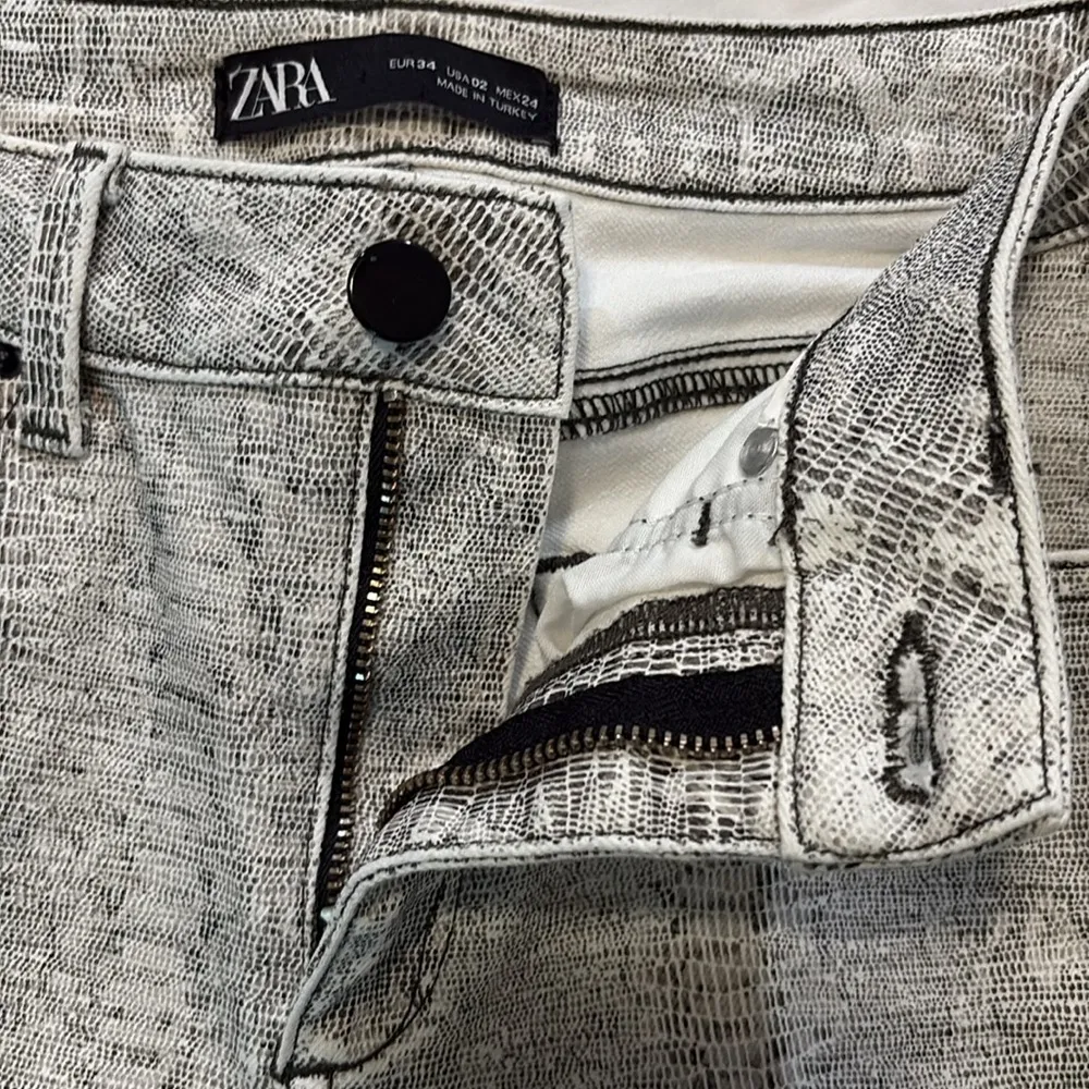 Zara Snake Skin High Rise Skinny Jeans Size: 2 - Image 5