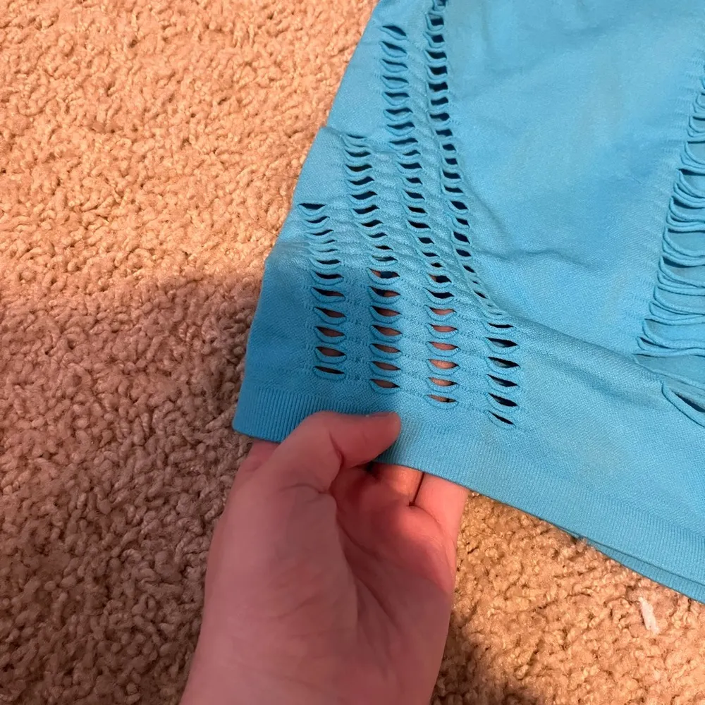 Blue out from under Saskia seamless slashed up tank top sleeveless never worn - Image 4